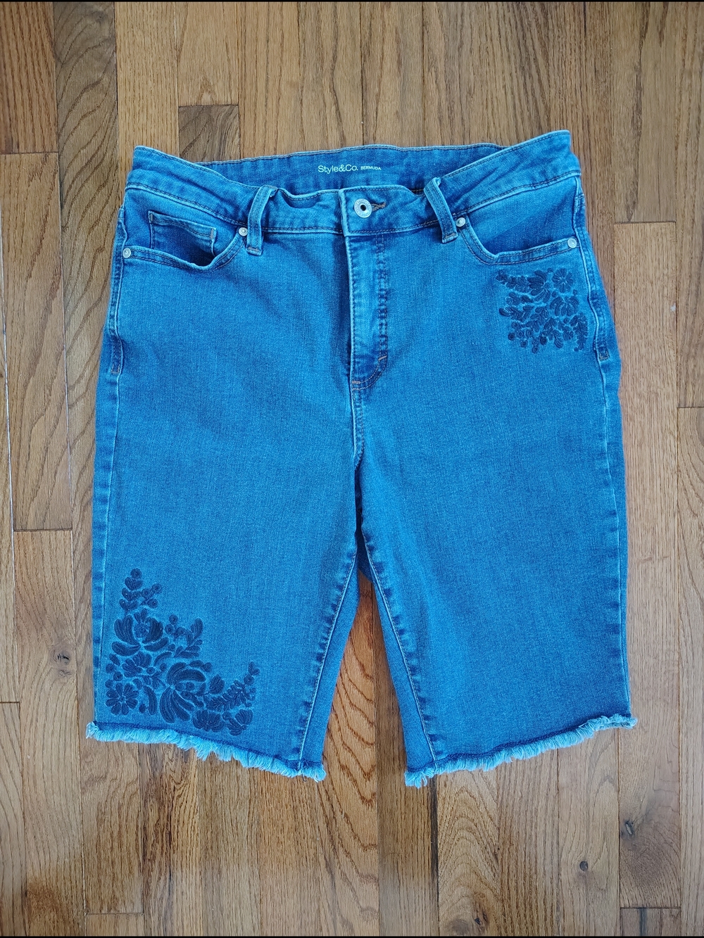 Style & Co. Women's Medium Blue Denim Embroidered Bermuda Shorts